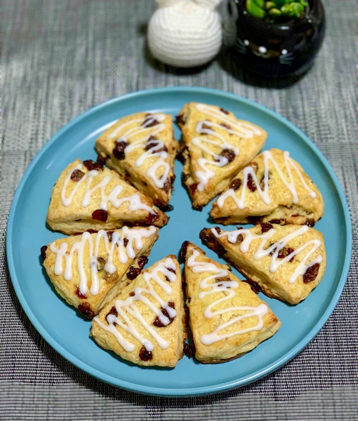 something sweettt-cranberry cream scones 02