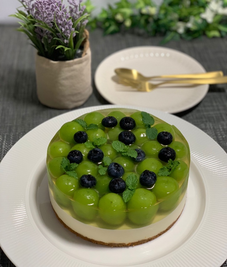 something sweettt-green grapes cheesecake